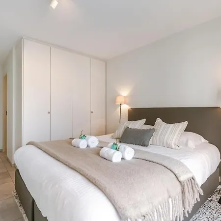 Huswell - On Prime Location In Apartament *